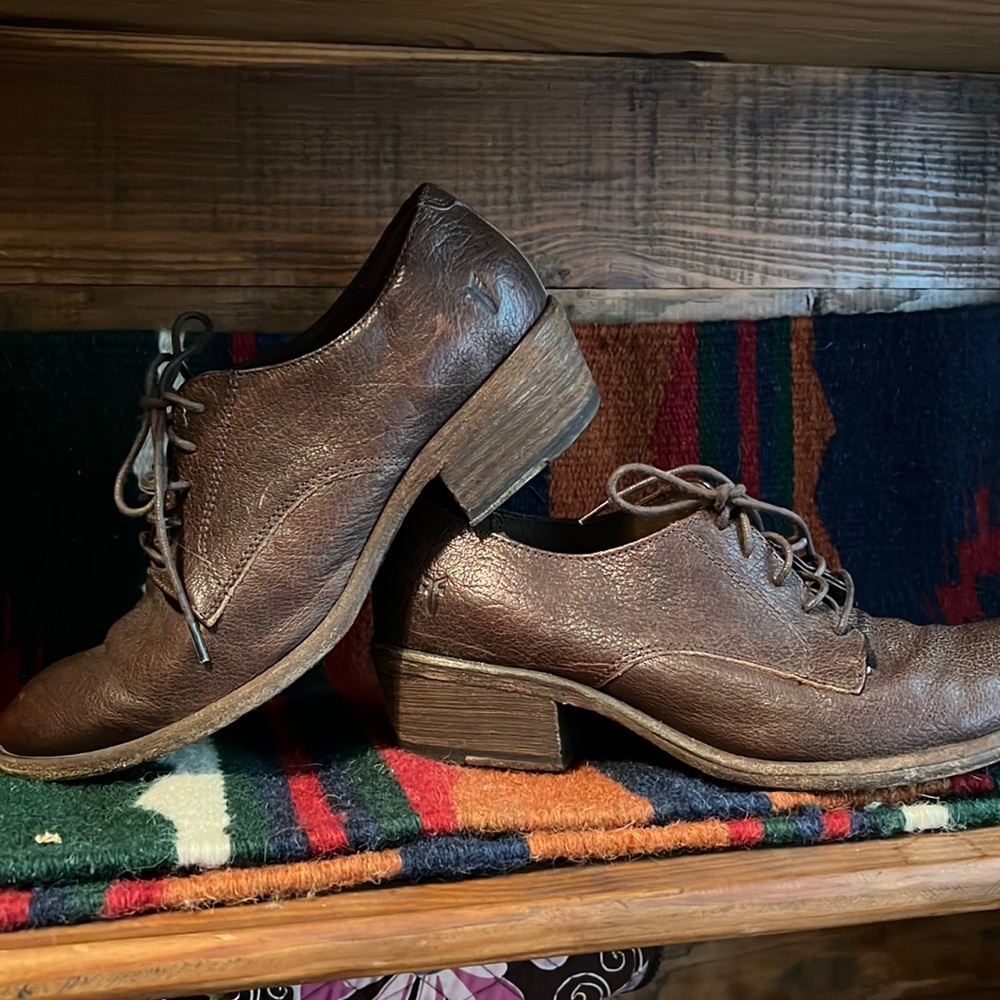Womens Lace Up Frye 8 1/2 B heeled derby booties